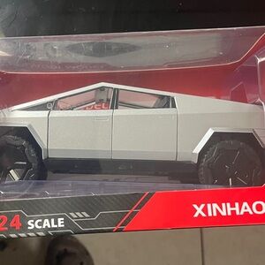 Silver Toy Truck - 1:24 Scale